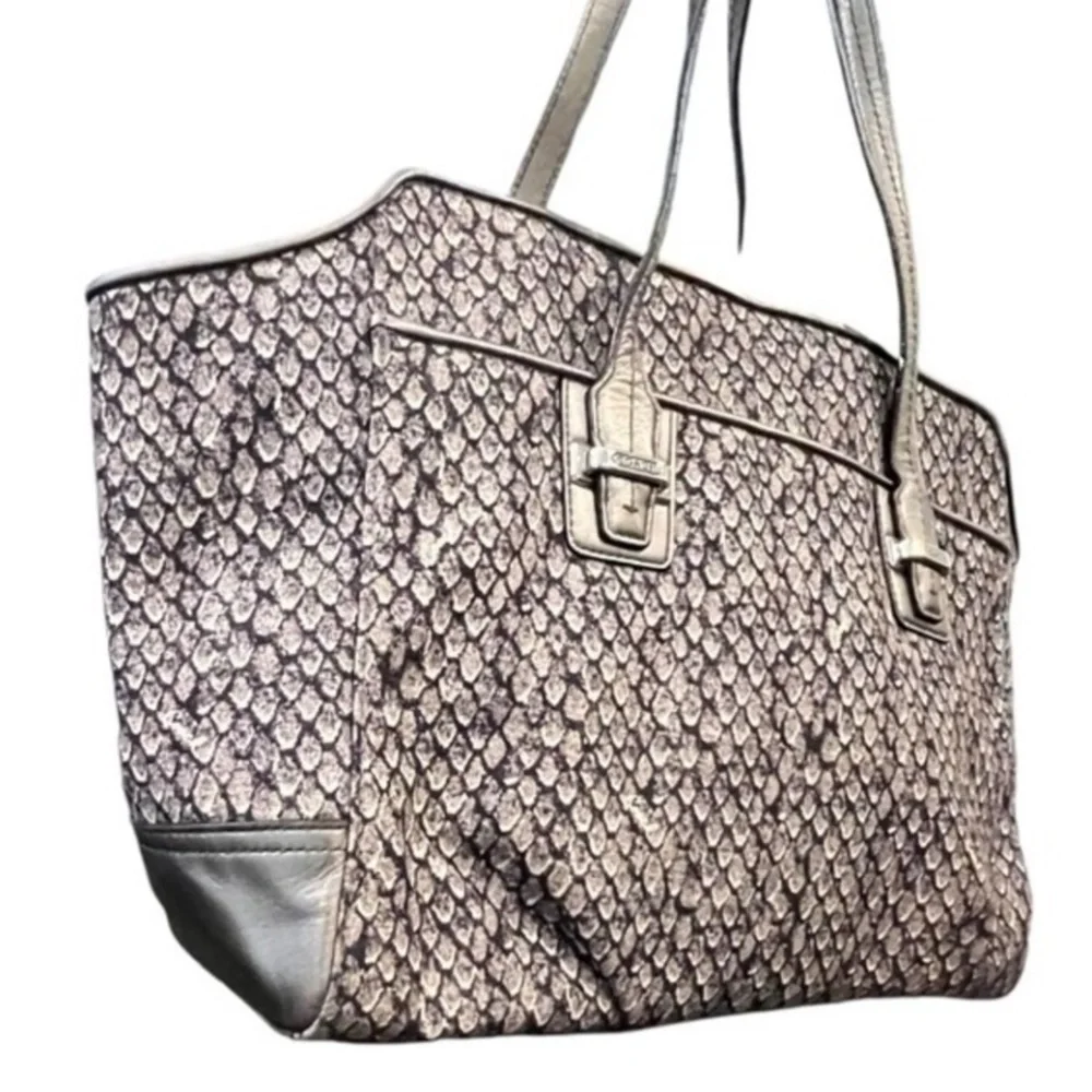COACH "Taylor"  Python Snake
Print Alexis Carryall
Shoulder Bag - Picture 4 of 15